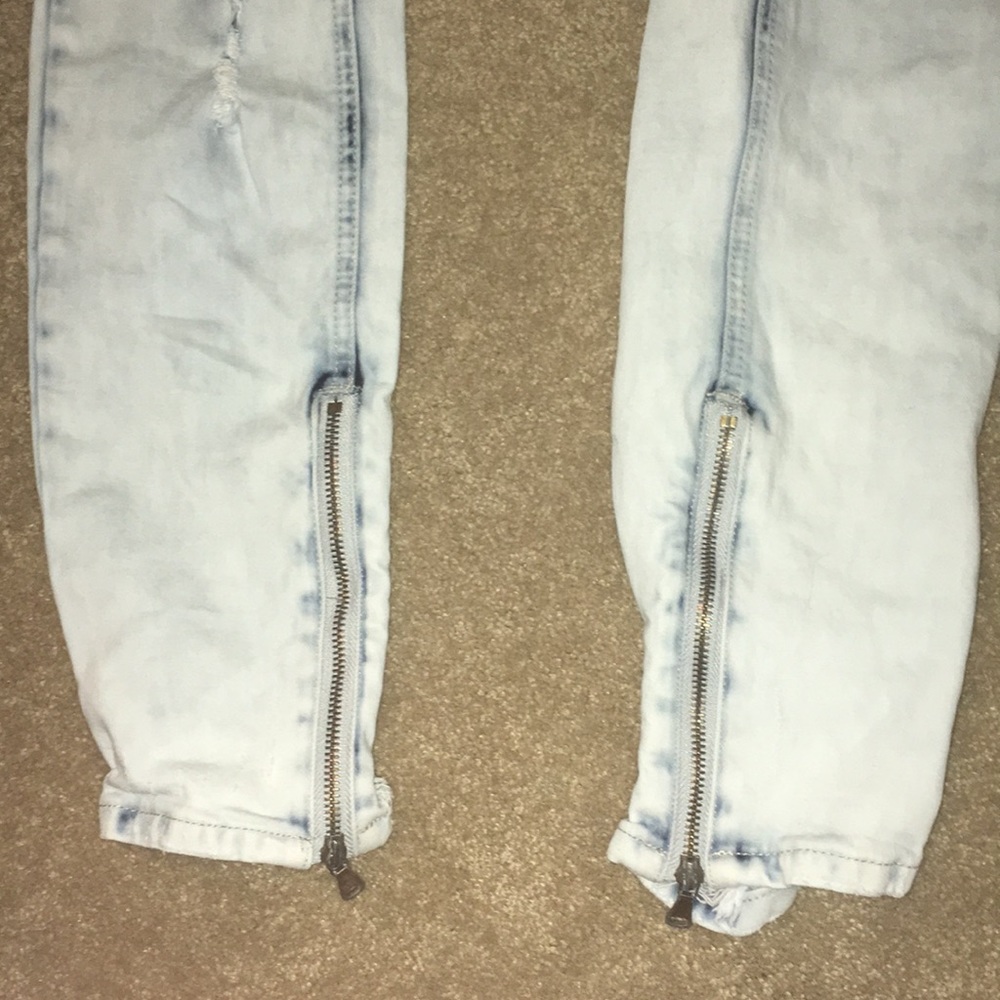 Acid wash young and reckless jeans - Picture 3 of 5